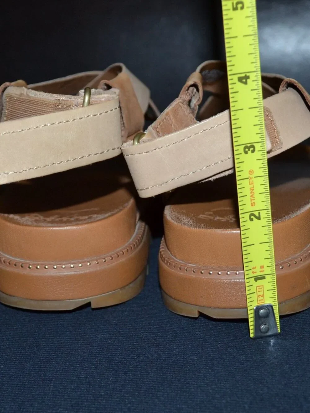 Sorel Roaming Criss Cross sandals